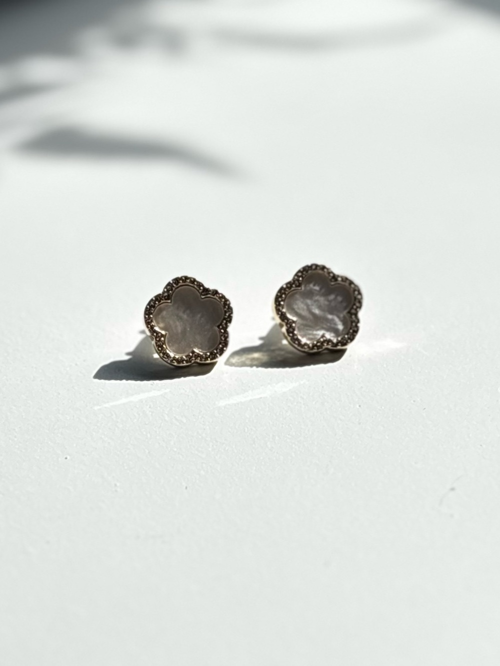 Mother-of-Pearl Flower Stud Earrings - White and Gold
